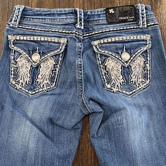 Grace in LA Embellished Capri Jeans – Size 27 - Picture 3 of 13
